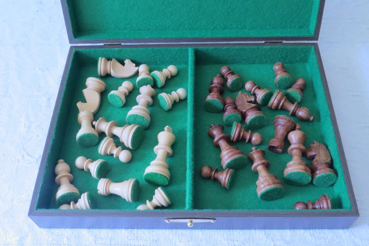 Peças de xadrez de Megachess em plástico Jogos de mesa e expansões